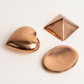 Koperen harmonie set, drie-eenheid van koperen hart, piramide en duimsteen
