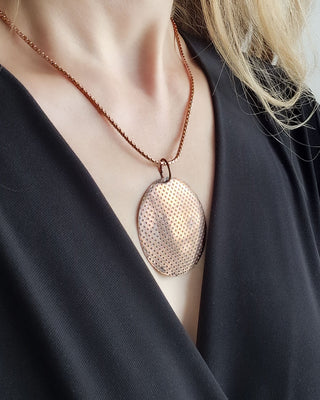 Koperen ronde hanger - geometrisch patroon