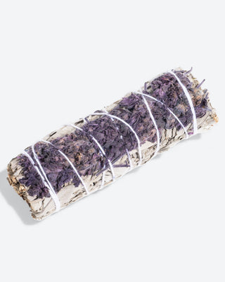 Lavendel & Witte Salie Smudge Stick (10 cm) – Handgebonden, Biologisch en Kalmerend