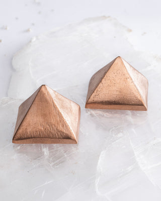 Massieve Koperen Piramide - Balans, Focus & Ruimteharmonie