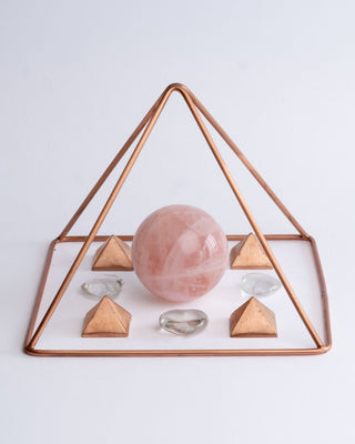 Massieve Koperen Piramide - Balans, Focus & Ruimteharmonie