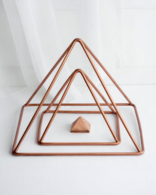Massieve Koperen Piramide - Balans, Focus & Ruimteharmonie