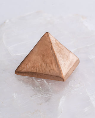 Massieve Koperen Piramide - Balans, Focus & Ruimteharmonie