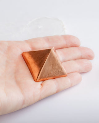 Massieve Koperen Piramide - Balans, Focus & Ruimteharmonie