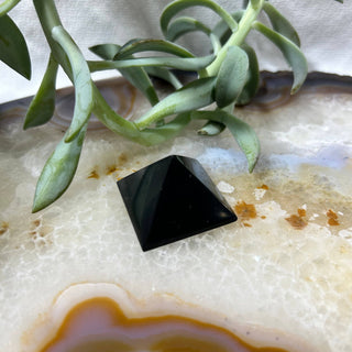 Quasar Gems USA - Shungite Pyramid 3cm