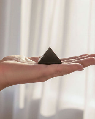 Shungiet piramide - bescherming, EMF neutralisatie