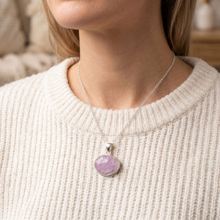 Zilveren hanger met Kunziet - Goddelijke liefde